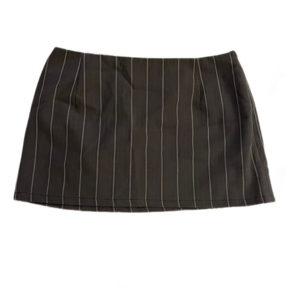 Classic Grey Pinstripe Mini Skirt - Picture 1 of 6